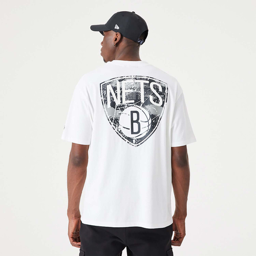 BROOKLYN NETS NBA INFILL TEAM LOGO OVERSIZED T-SHIRT 'WHITE/BLACK'
