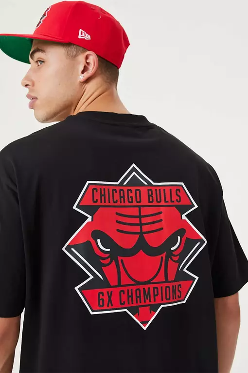 New Era - New Era Chicago Bulls NBA Championship Oversized T-Shirt 