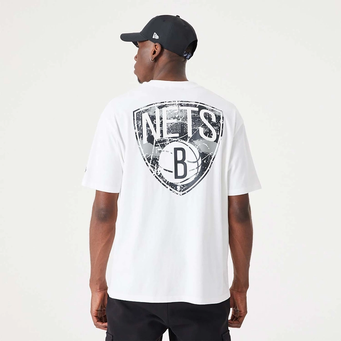 NEW ERA BROOKLYN NETS NBA INFILL TEAM LOGO OVERSIZED T-SHIRT 'WHITE/BLACK'