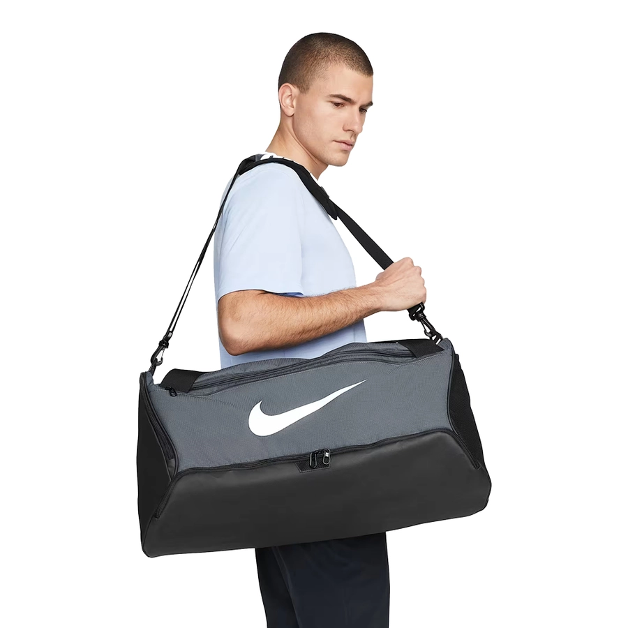 NIKE BRASILIA 9.5 TRAINING DUFFEL BAG (MEDIUM, 60L) 'IRON GREY/BLACK/WHITE'
