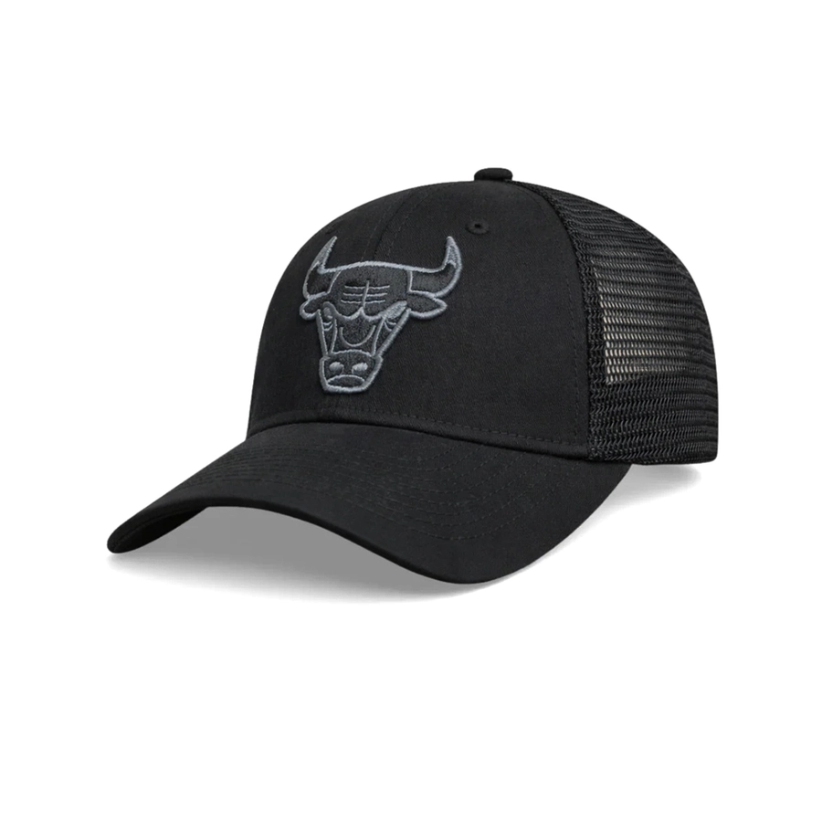 NBA CHICAGO BULLS MONOCHROME BLACK TRUCKER CAP 'BLACK'